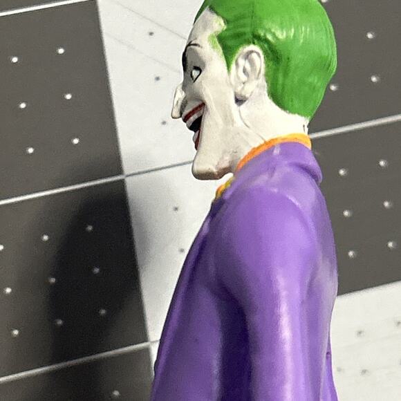 The Joker 5.5” Bendable Posable Figure DC Comics - Picture 4 of 9